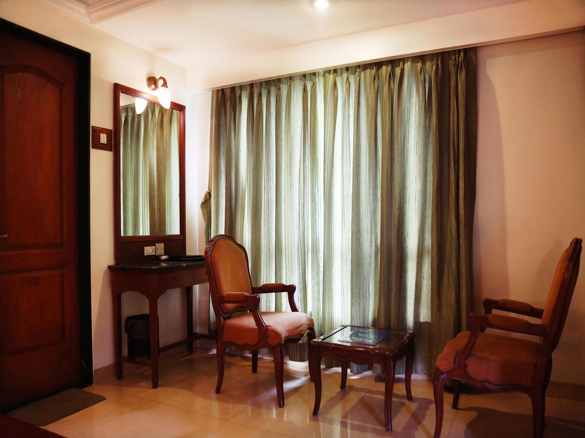 Hotel Srimaan Pune Eksteriør billede